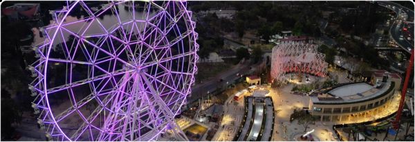 Roda Aztlán 360 sobre a silhueta da Cidade do México