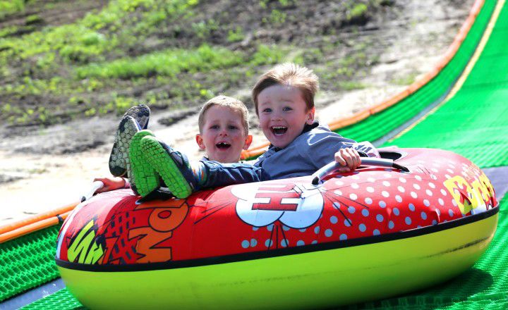 Beeld van Tube sliding in ABpark.