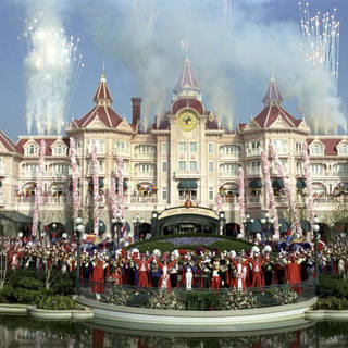 1992 opening ceremony in front of the Disneyland Hotel