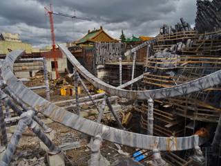 Taron im Bau in Klugheim im Juli 2015.