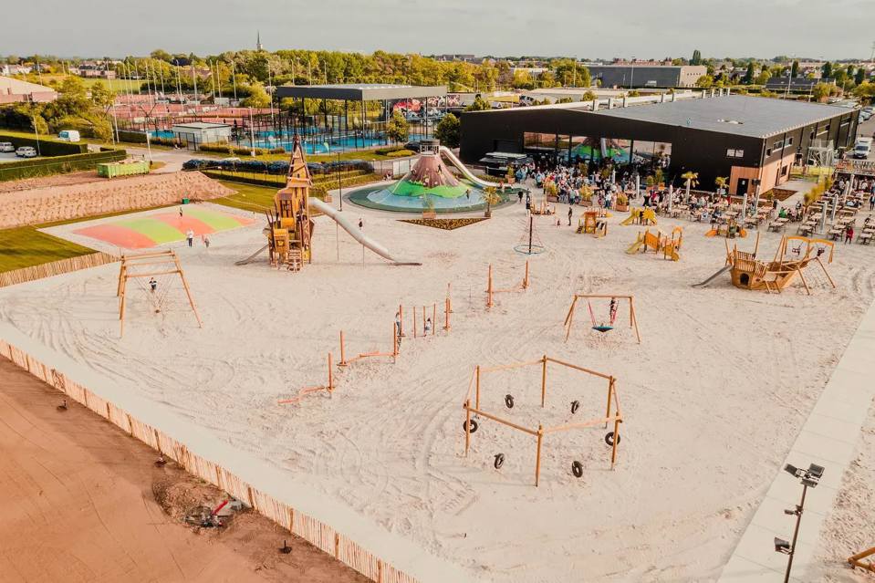 Elevated overview of Beverland Maaseik’s outdoor play area, with climbing structures and green spaces.