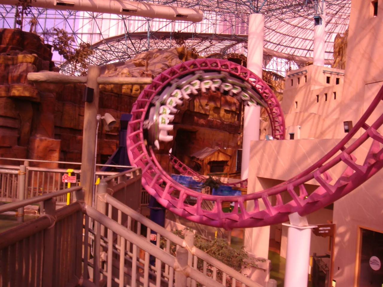 Canyon Blaster dans Adventuredome.