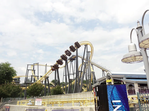 Batwing abre no Six Flags America