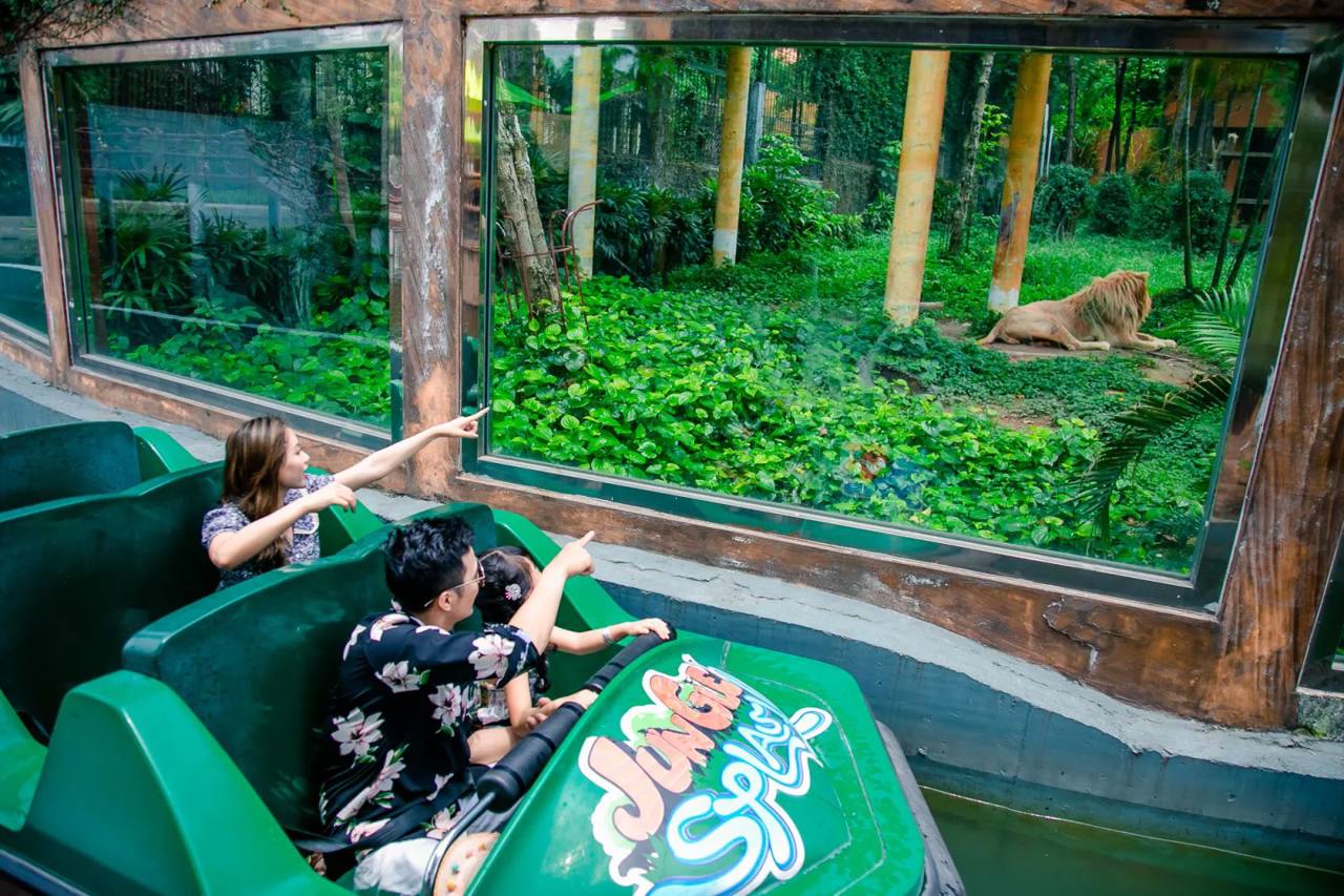 View of Du thuyền Safari at Bao Son Paradise Park.