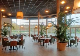 Restaurant L’O at Île de loisirs d’Étampes.