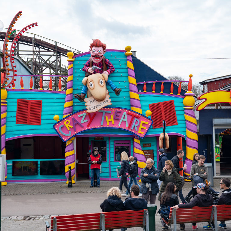 Crazy Theatre in Bakken.
