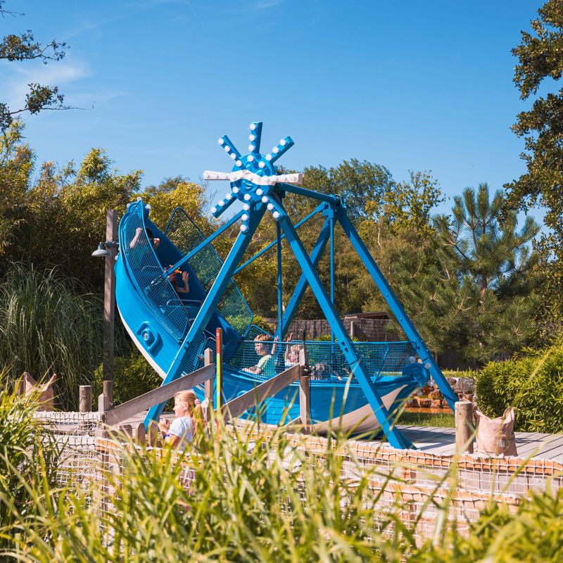 Petit Canot en Parc Bagatelle.