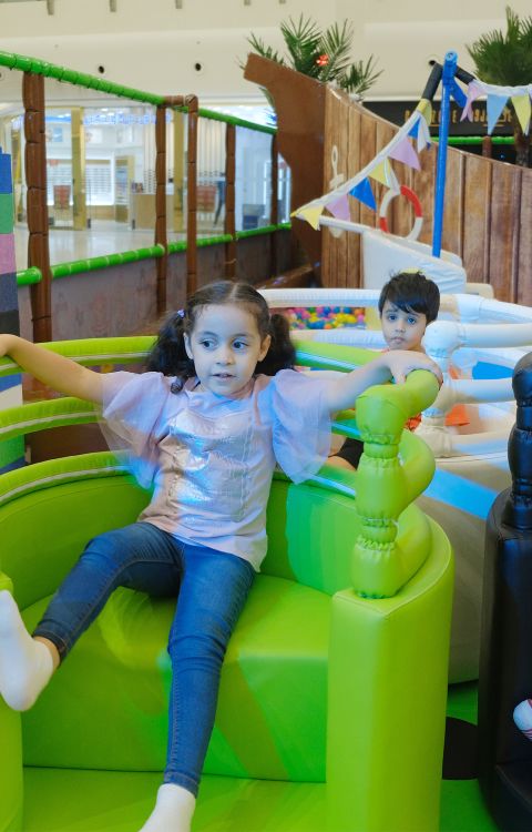 Estructuras de soft play dentro de 360 Play Bahrain.