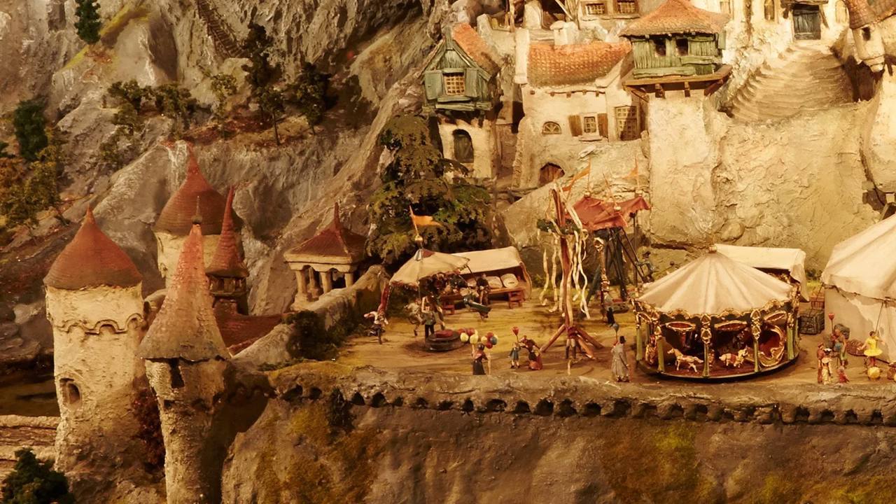 The miniature mountain village and fairground inside Efteling’s Diorama.