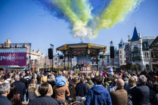 The 2026 Grand Opening before the bandstand and façades of Dorpsplein.