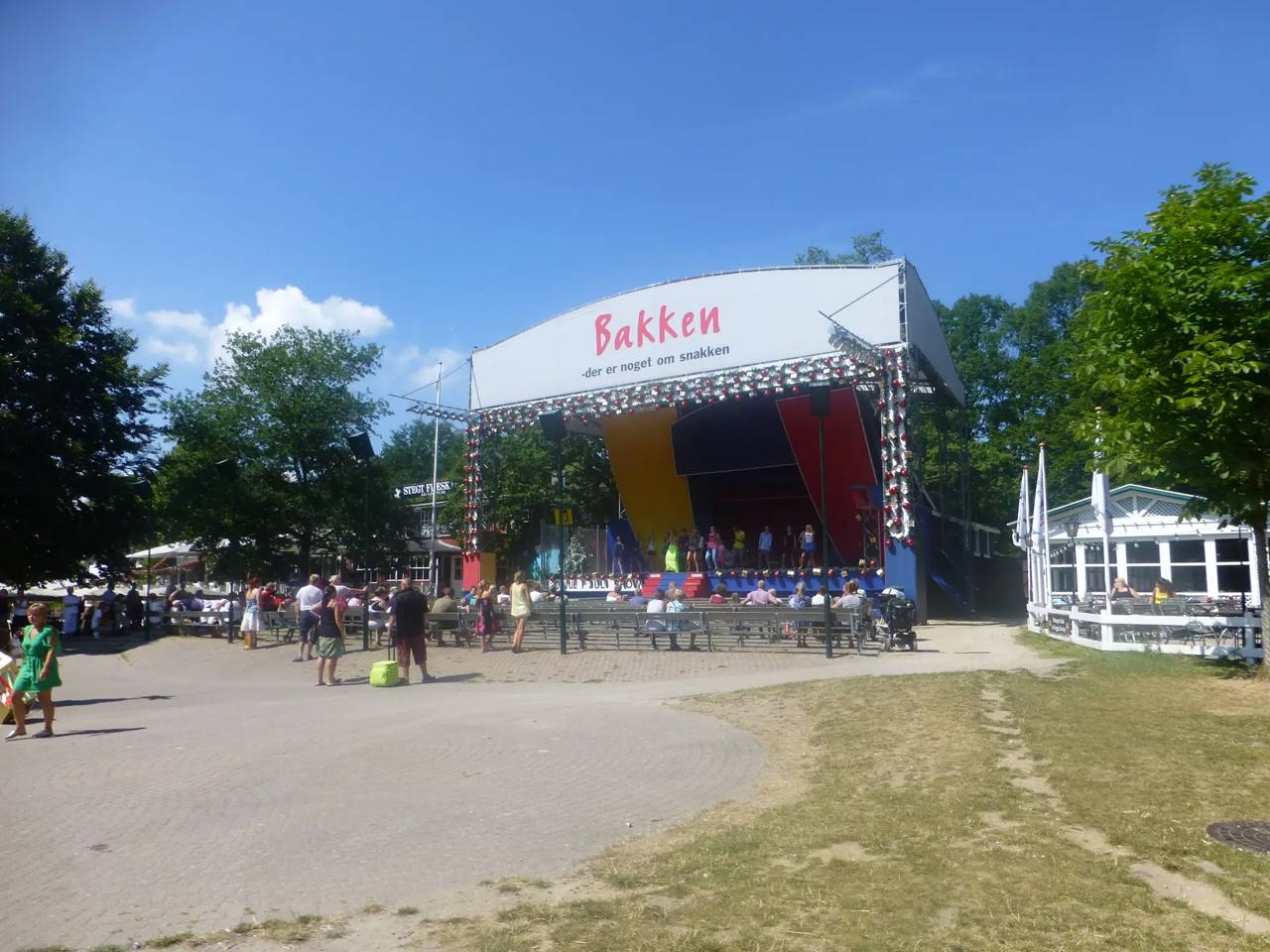 Bakkens Friluftsscene in Bakken.