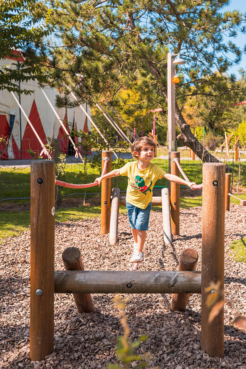 Le Parcours Aventure w Parc Bagatelle.