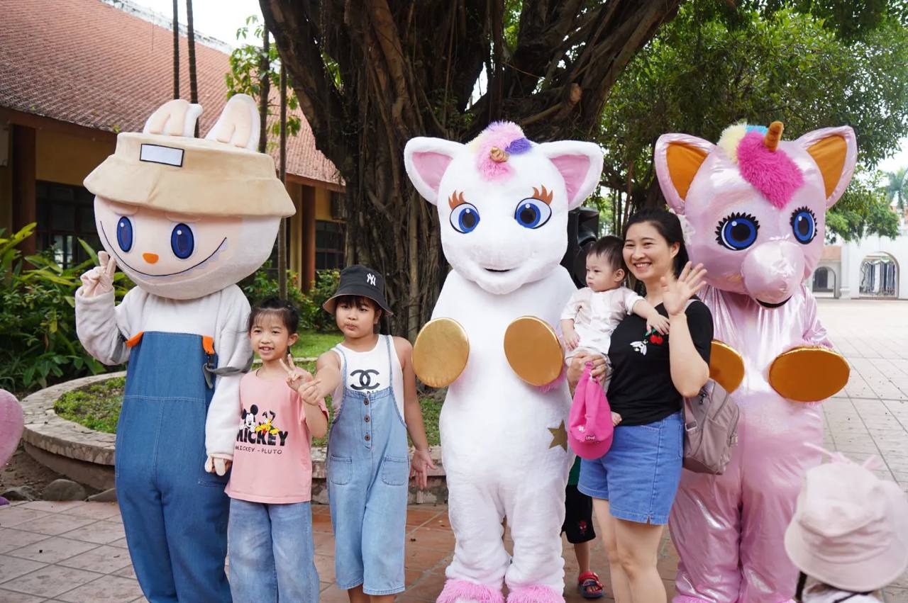 El encuentro con Pony y sus amigos de colores en Bao Son Paradise Park.