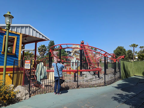 Road Runner Express reabre na Califórnia