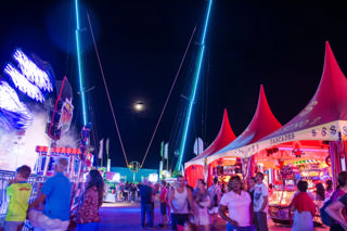 Busy Luna Park d’Argelès midway with Techno and Les Cascades