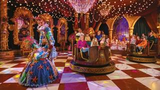Bogato zdobiona Sala Królewska w atrakcji Symbolica w Efteling.