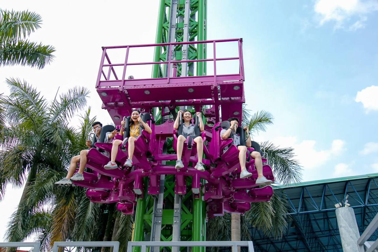 La torre de caída Cú rơi vô cực en Bao Son Paradise Park.