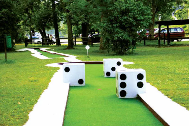 Mini-golf