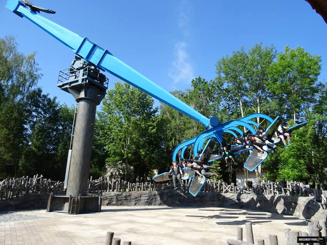 Duell der Adler with its colourful winged gondolas at Bayern-Park.