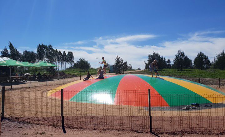 Vista di Big jumping pillow ad ABpark.