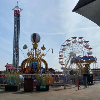 Mine Tower, Simba Ballon and the Ferris wheel at Loos Parc