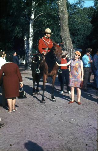 Rievocazione della polizia a cavallo a La Mer de Sable nel 1966.
