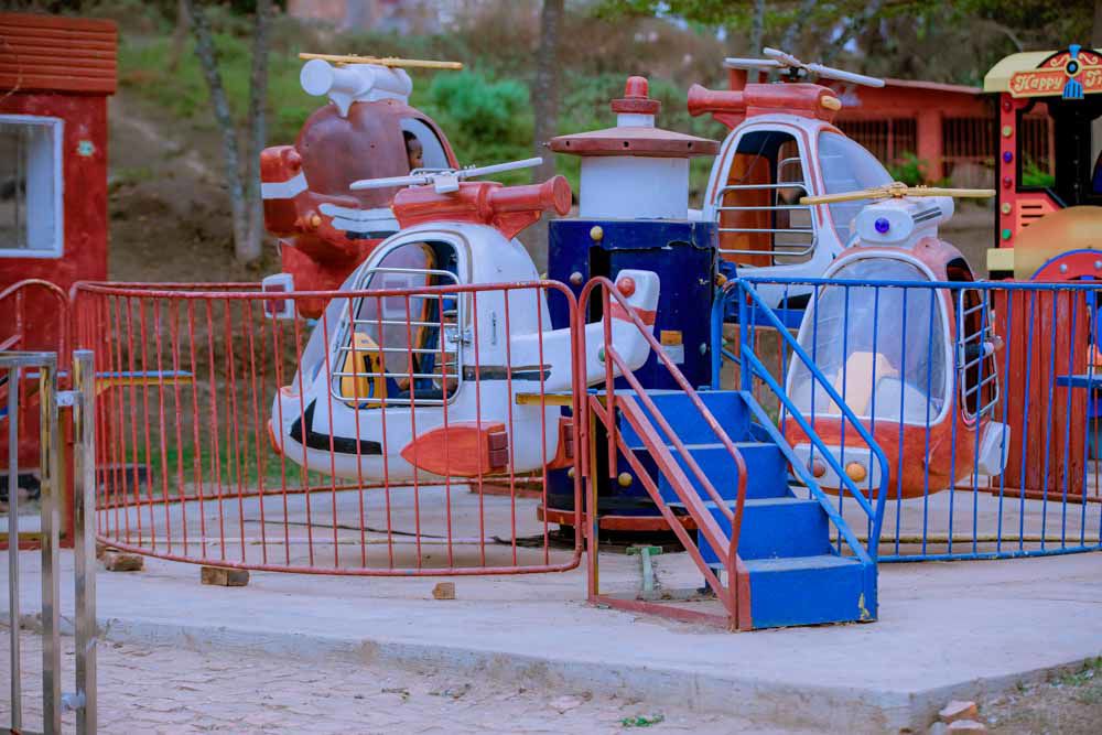 Giostra a forma di elicotteri a Bambino Super City.